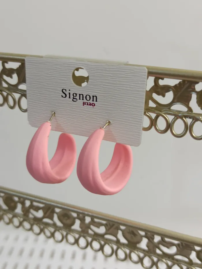 עגיל דגם ברבי.