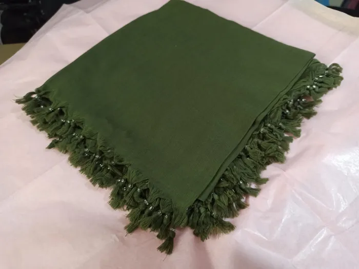 מרובעת ירוק זית דגם חרוז.