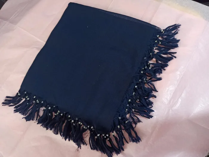 מרובעת כחול דגם חרוז.